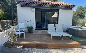 Maisonnette 32m2 climatisé avec jacuzzi au calme.